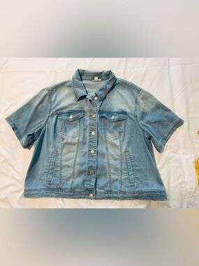 Westport Women’s Light Wash Short Sleeve Denim Jacket Size XL